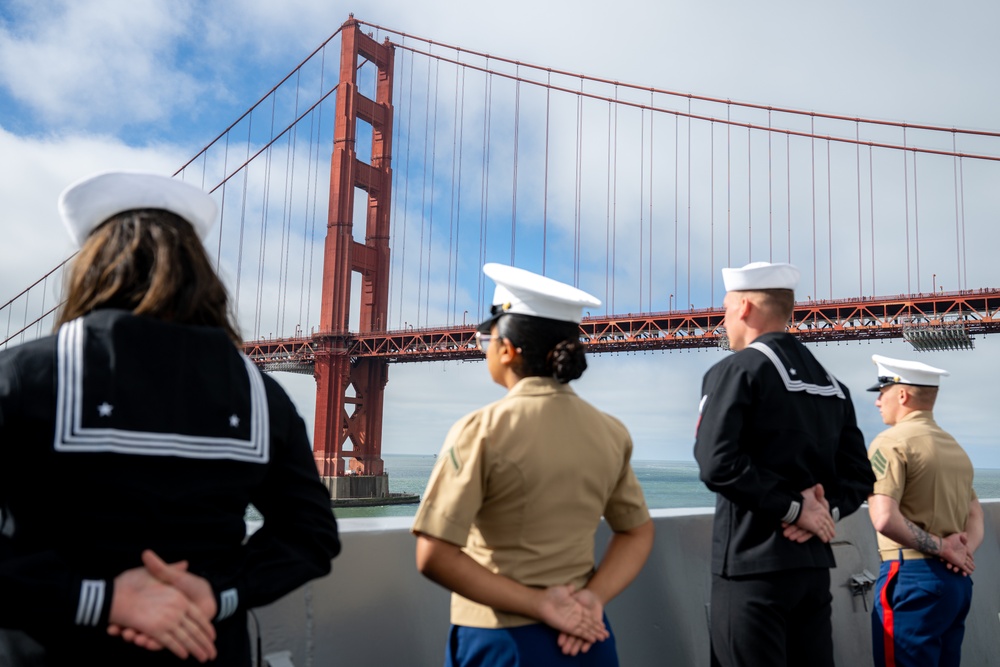 USS Somerset participates in a Parade of Ships during San Francisco Fleet Week