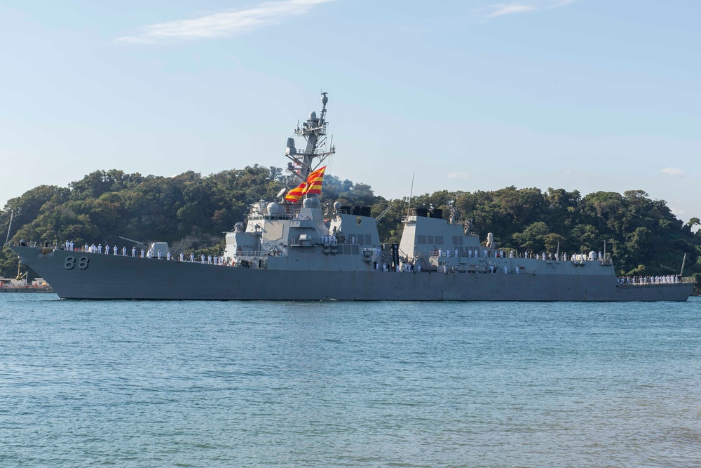 USS Preble arrives at CFAY