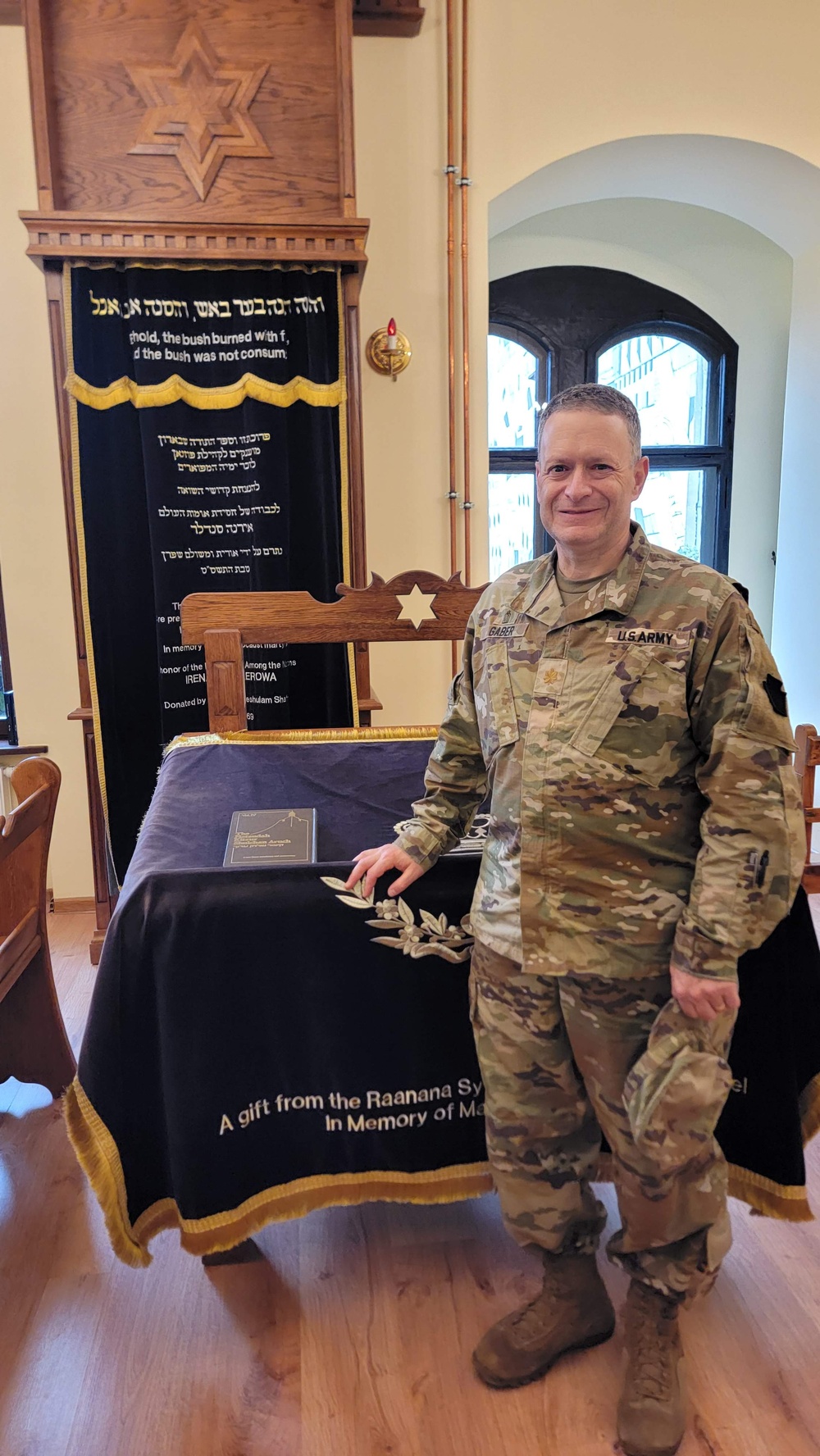 56th SBCT chaplain meets local Jewish community