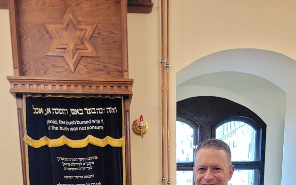 56th SBCT chaplain meets local Jewish community