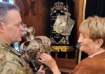 56th SBCT chaplain meets local Jewish community