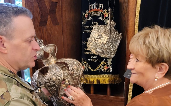 56th SBCT chaplain meets local Jewish community