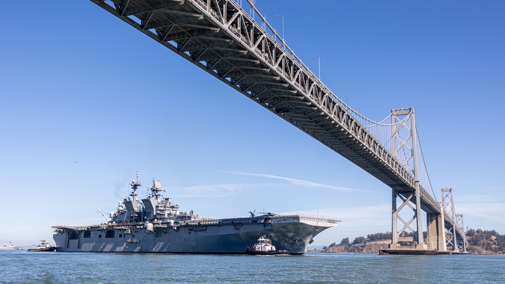 U.S. Navy, Coast Guard and local emergency service ships participate in a Parade of Ships event in the San Francisco Bay