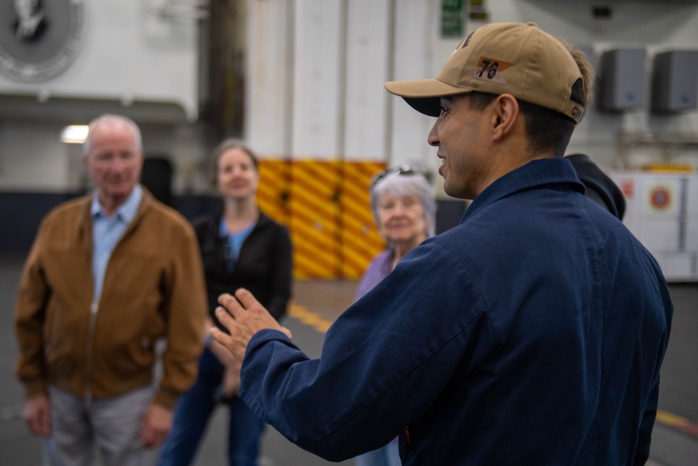 USS Ronald Reagan (CVN 76) hosts a ship tour