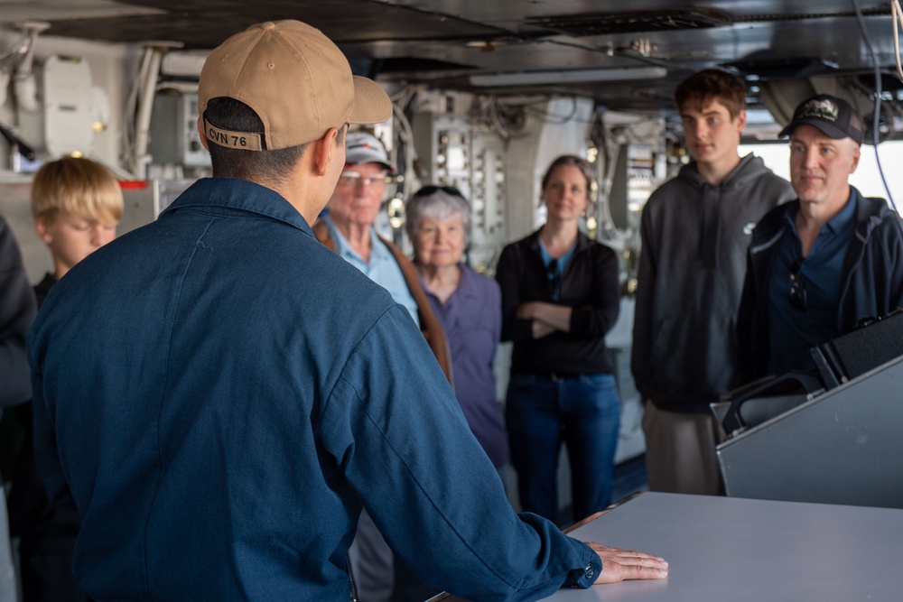 USS Ronald Reagan (CVN 76) hosts a ship tour