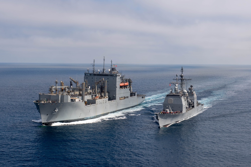 USS Chosin (CG 65) and USNS Washington Chambers (T-AKE-11) conduct a Transferrable Rearming Mechanism (TRAM)