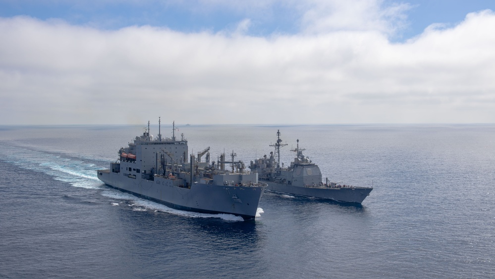 USS Chosin (CG 65) and USNS Washington Chambers (T-AKE-11) conduct a Transferrable Rearming Mechanism (TRAM)