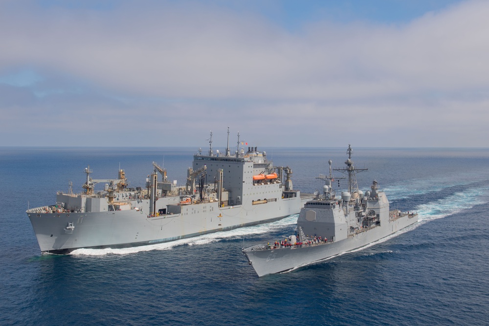 USS Chosin (CG 65) and USNS Washington Chambers (T-AKE-11) conduct a Transferrable Rearming Mechanism (TRAM)