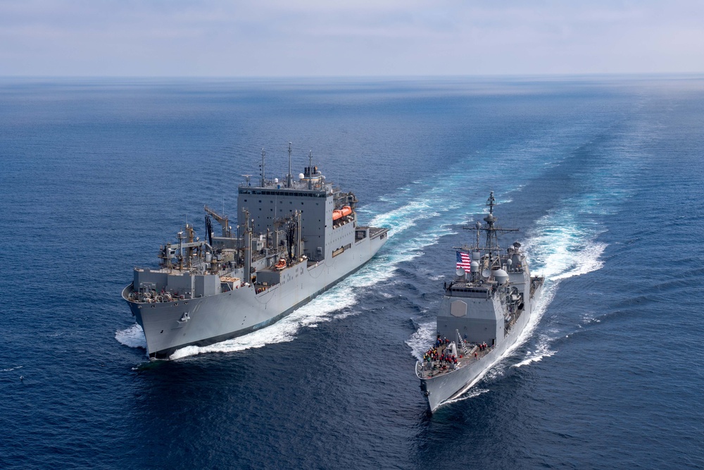 USS Chosin (CG 65) and USNS Washington Chambers (T-AKE-11) conduct a Transferrable Rearming Mechanism (TRAM)