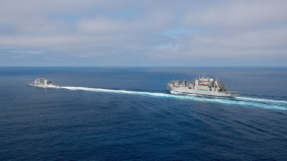 USS Chosin (CG 65) and USNS Washington Chambers (T-AKE-11) conduct a Transferrable Rearming Mechanism (TRAM)