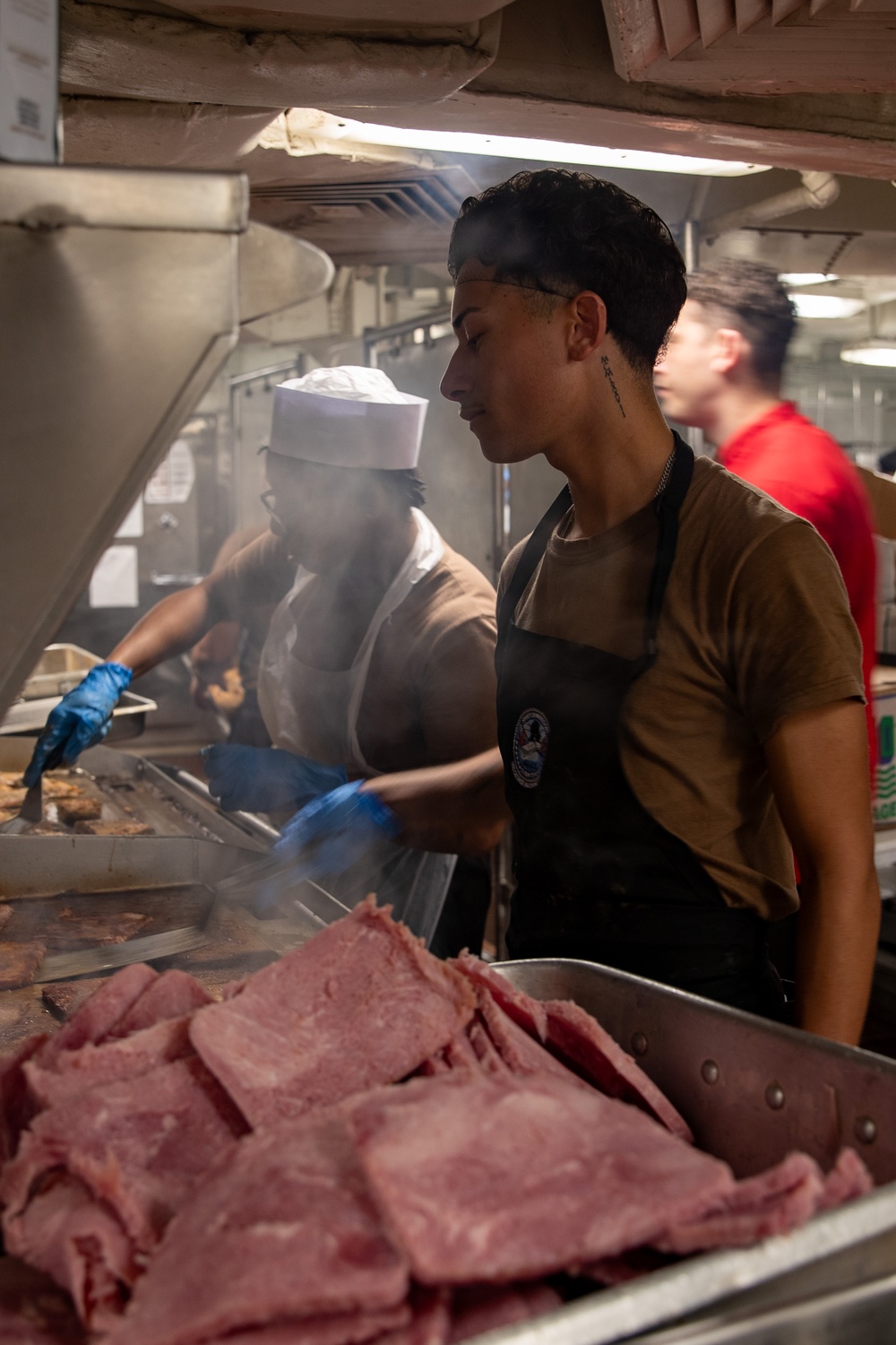 USS George Washington (CVN 73) prepares shipboard meals