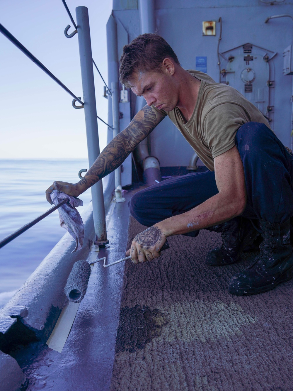 USS Harpers Ferry Sails Across the Pacific Ocean