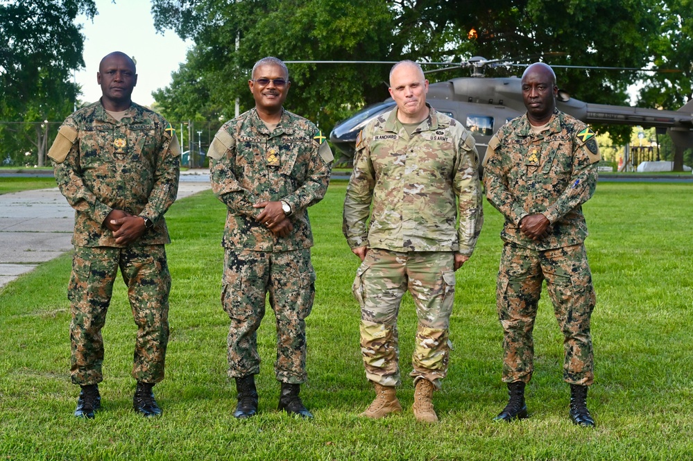 Jamaica Defence Force senior leaders receive familiarization flight