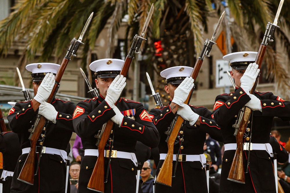 SMMC, Silent Drill Platoon Join 15th MEU at Fleet Week