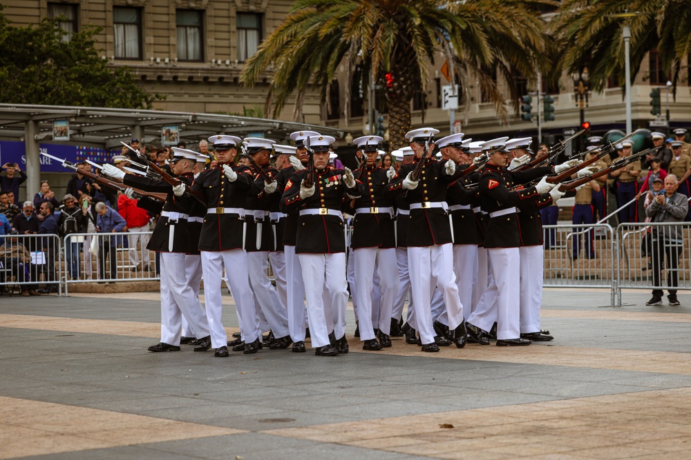 SMMC, Silent Drill Platoon Join 15th MEU at Fleet Week