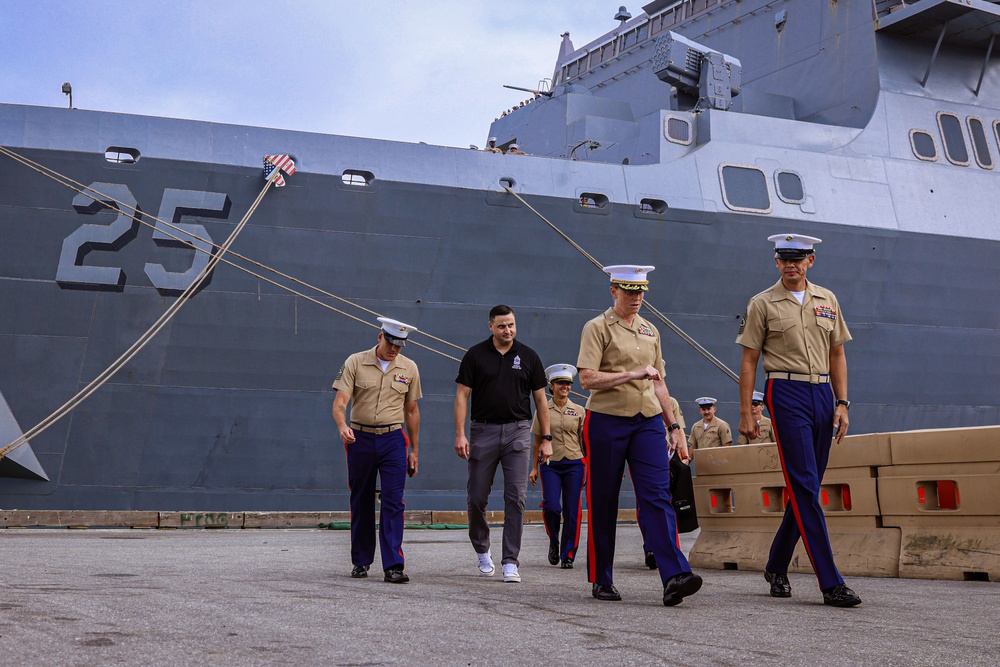 SMMC Visits 15th MEU Aboard USS Somerset