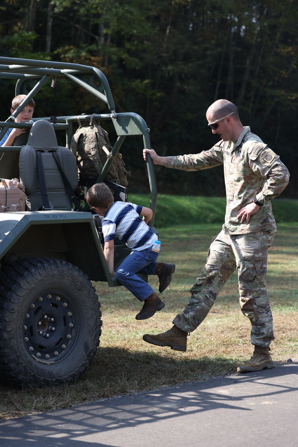 U.S. Army Soldiers assigned to the Bravo Company, 1st Battalion, 325th Airborne Infantry Regiment, 82nd Airborne Division, serve hot meals to local communities.