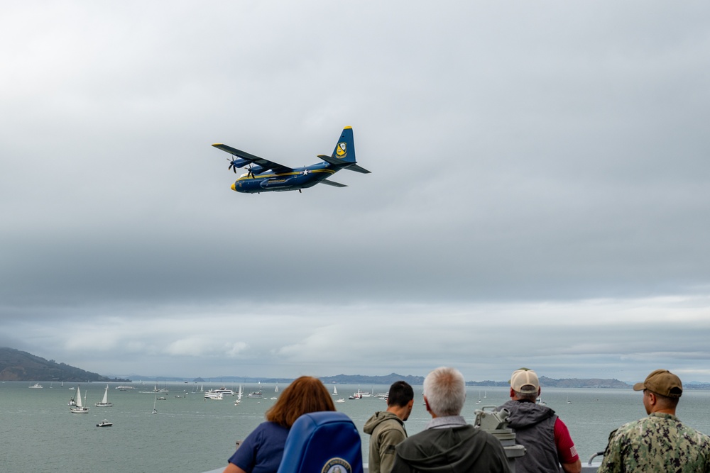 Veterans tour USS Somerset during San Francisco Fleet Week