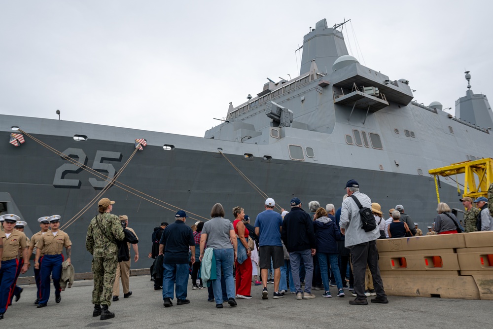 Veterans tour USS Somerset during San Francisco Fleet Week
