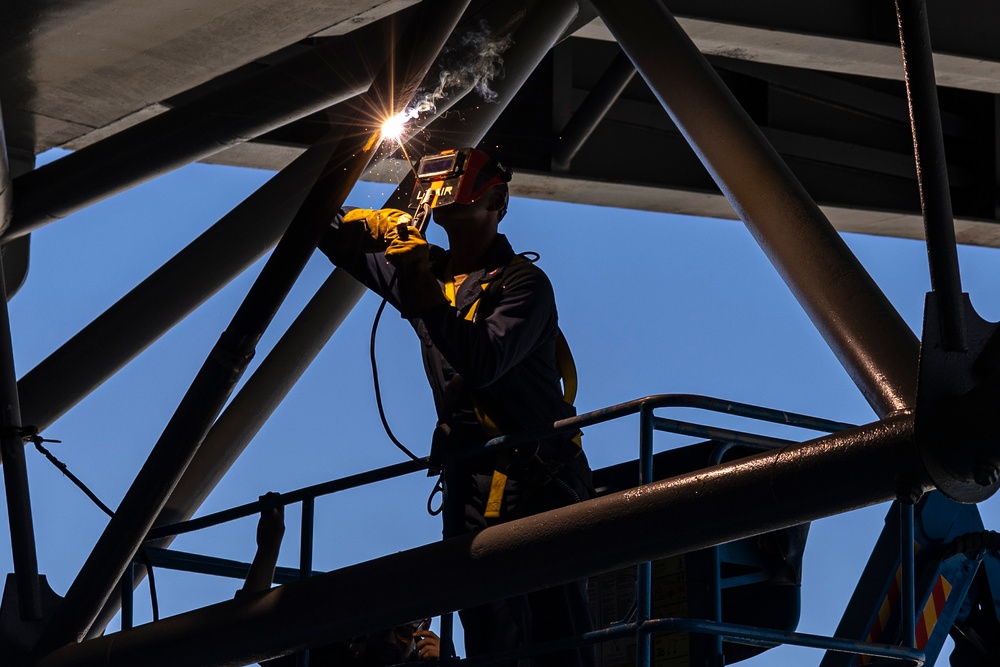 Wasp Sailors Weld Aircraft Elevator During MDVR