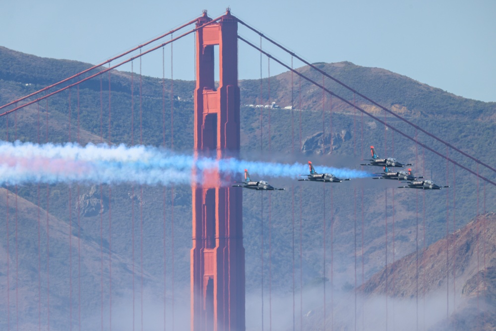 Blue Angels fly over Golden Gate Bridge for San Francisco Fleet Week Air Show 2024