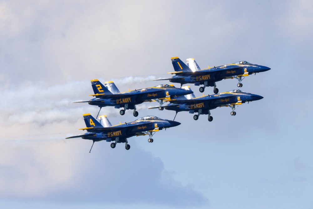 Blue Angels fly over Golden Gate Bridge for San Francisco Fleet Week Air Show 2024