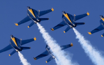 Blue Angels fly over Golden Gate Bridge for San Francisco Fleet Week Air Show 2024
