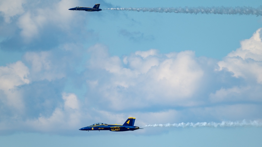 DVIDS Images U.S. Navy Blue Angels’ final performance during San