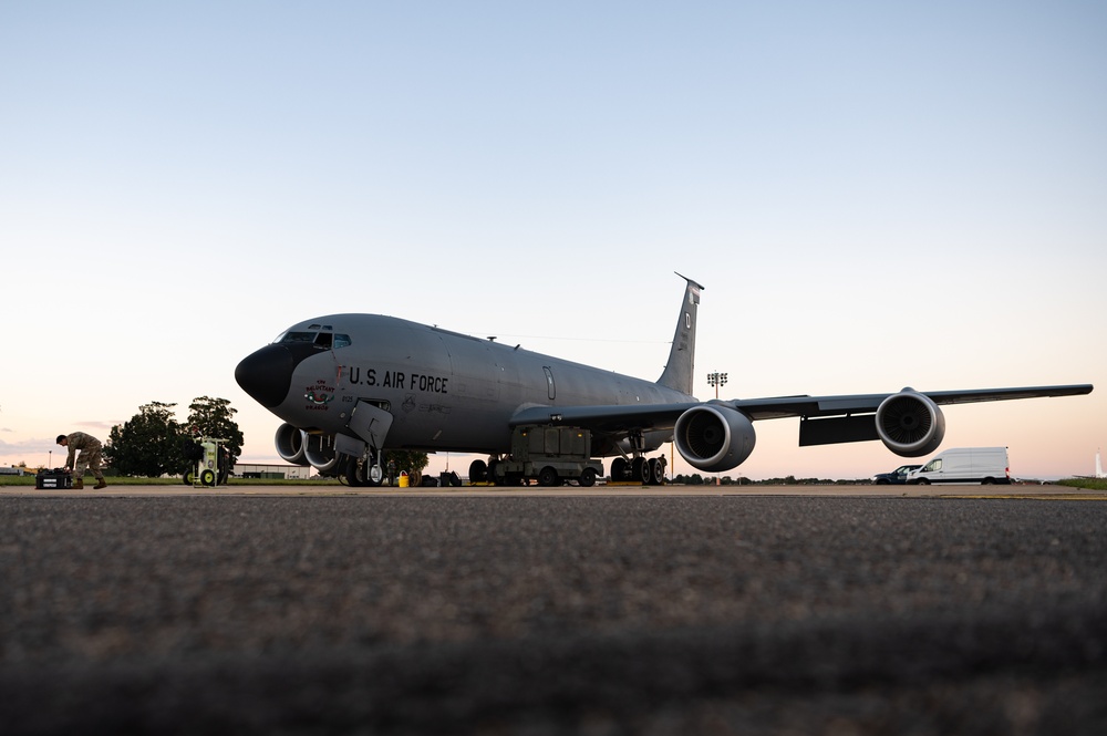 Cobra Warrior: 100th ARW refuels 31st FW