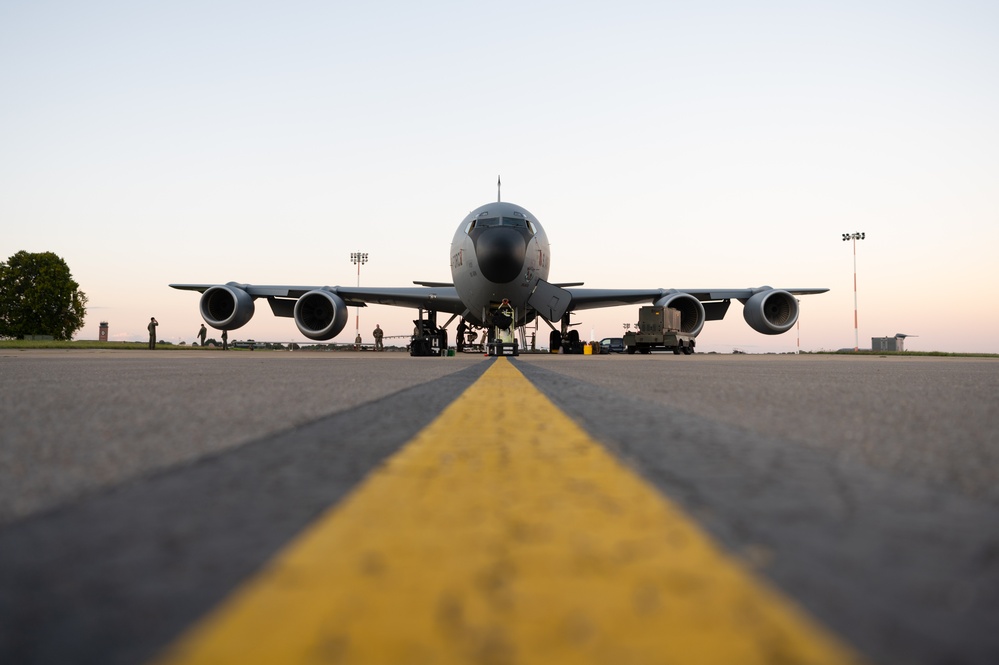 Cobra Warrior: 100th ARW refuels 31st FW