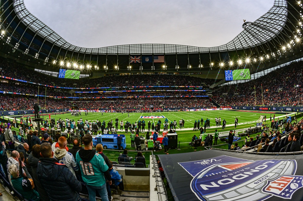 100th ARW and 48th FW Honor Guard perform at London NFL game