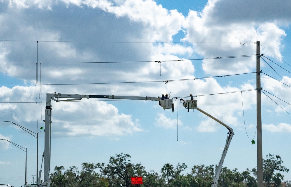 Utilities Being Restored in Bradenton, FL