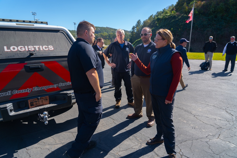 FEMA Administrator Visits Staff at Disaster Recovery Center