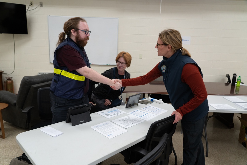 FEMA Administrator Visits Staff at Disaster Recovery Center