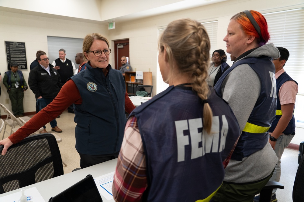 FEMA Administrator Visits Staff at Disaster Recovery Center