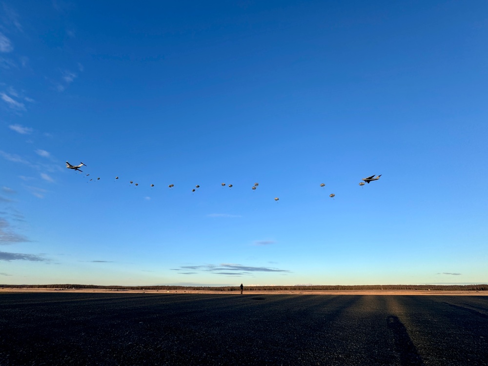 Arctic Angels conduct largest airborne operation into Alaska part of Arctic Aloha