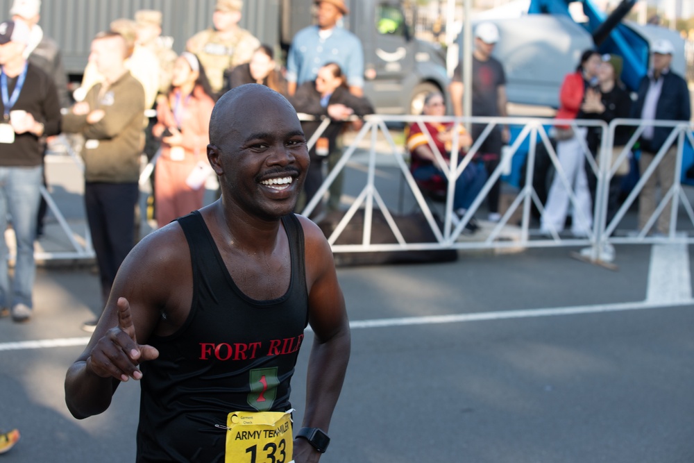 Fort Riley Competes in the Army Ten-Miler