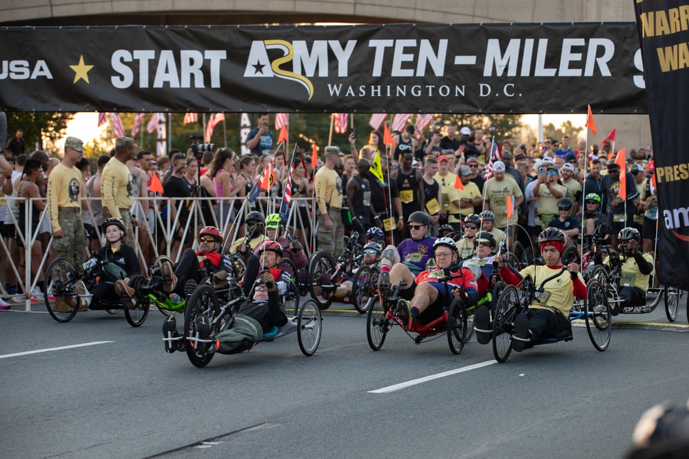 Fort Riley Competes in the Army Ten-Miler