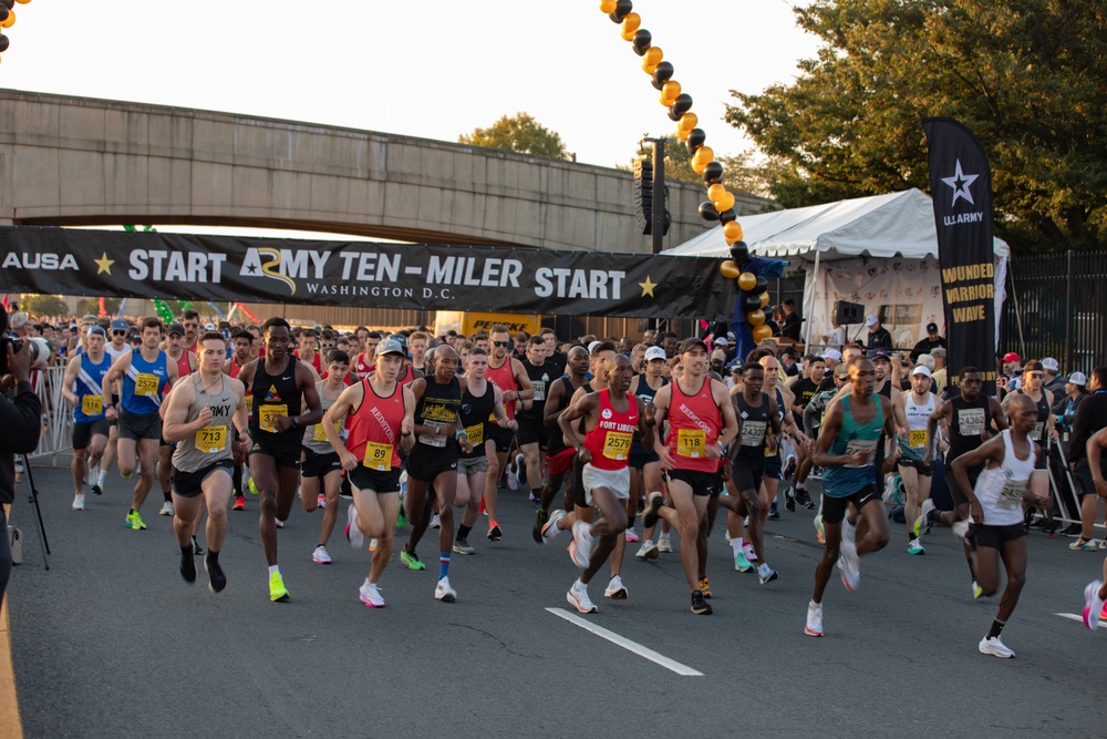 Fort Riley Competes in the Army Ten-Miler