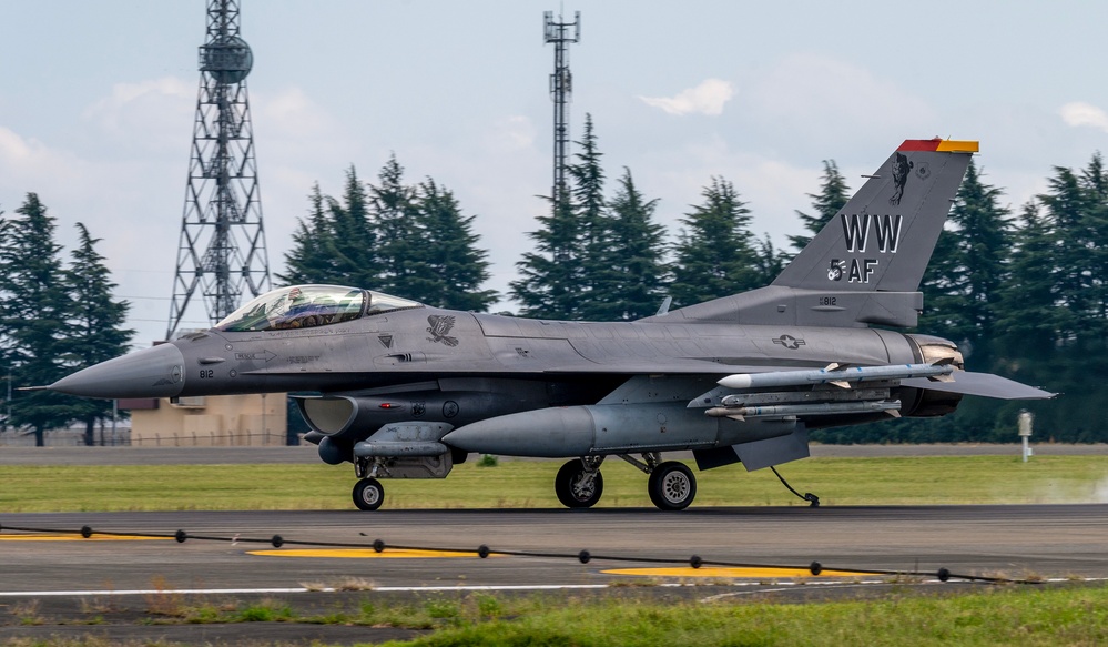 Yokota, Misawa Airmen conduct annual Aircraft Arresting System certification