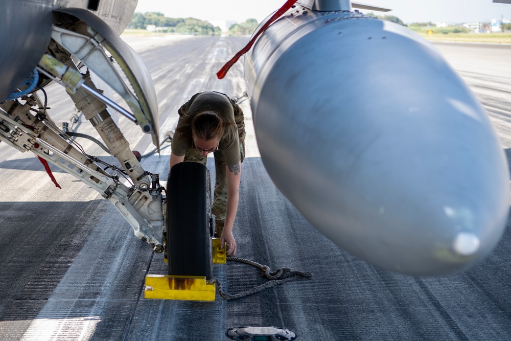 Yokota, Misawa Airmen conduct annual Aircraft Arresting System certification