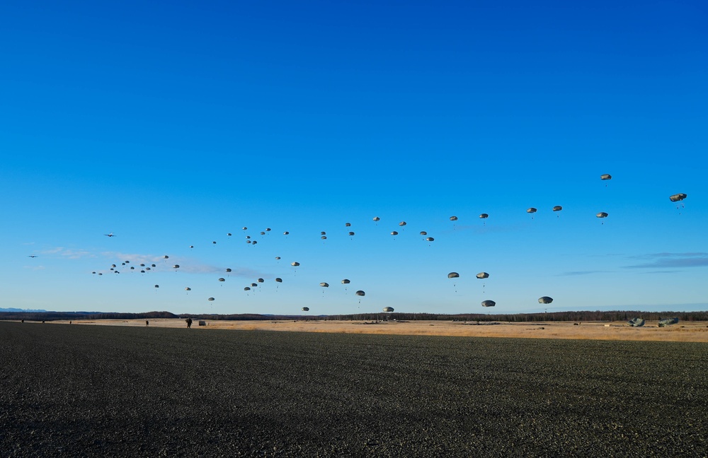 2nd IBCT, 11th Airborne Division completes their final jump over Alaska during Arctic Aloha