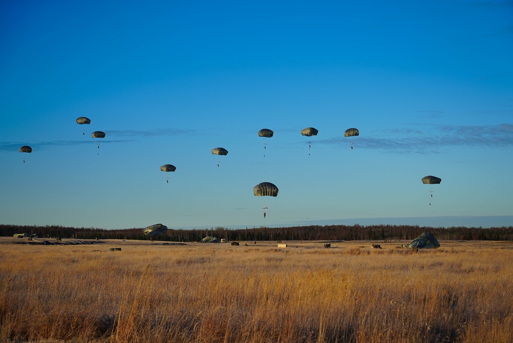 2nd IBCT, 11th Airborne Division completes their final jump over Alaska during Arctic Aloha