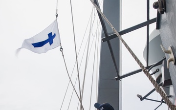 USS John S. McCain raises the Church Pennant