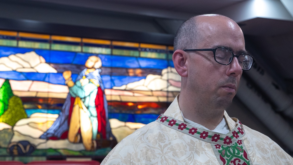 USS George Washington Sailors hold Catholic Mass