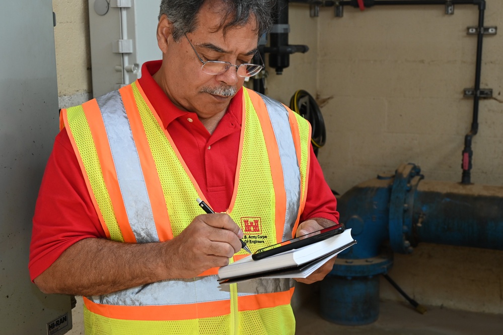 Corps of Engineers Task Force Water assesses damage at North Carolina water intake structure