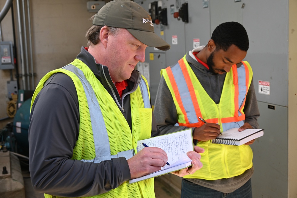 Corps of Engineers Task Force Water assesses damage at North Carolina water intake structure