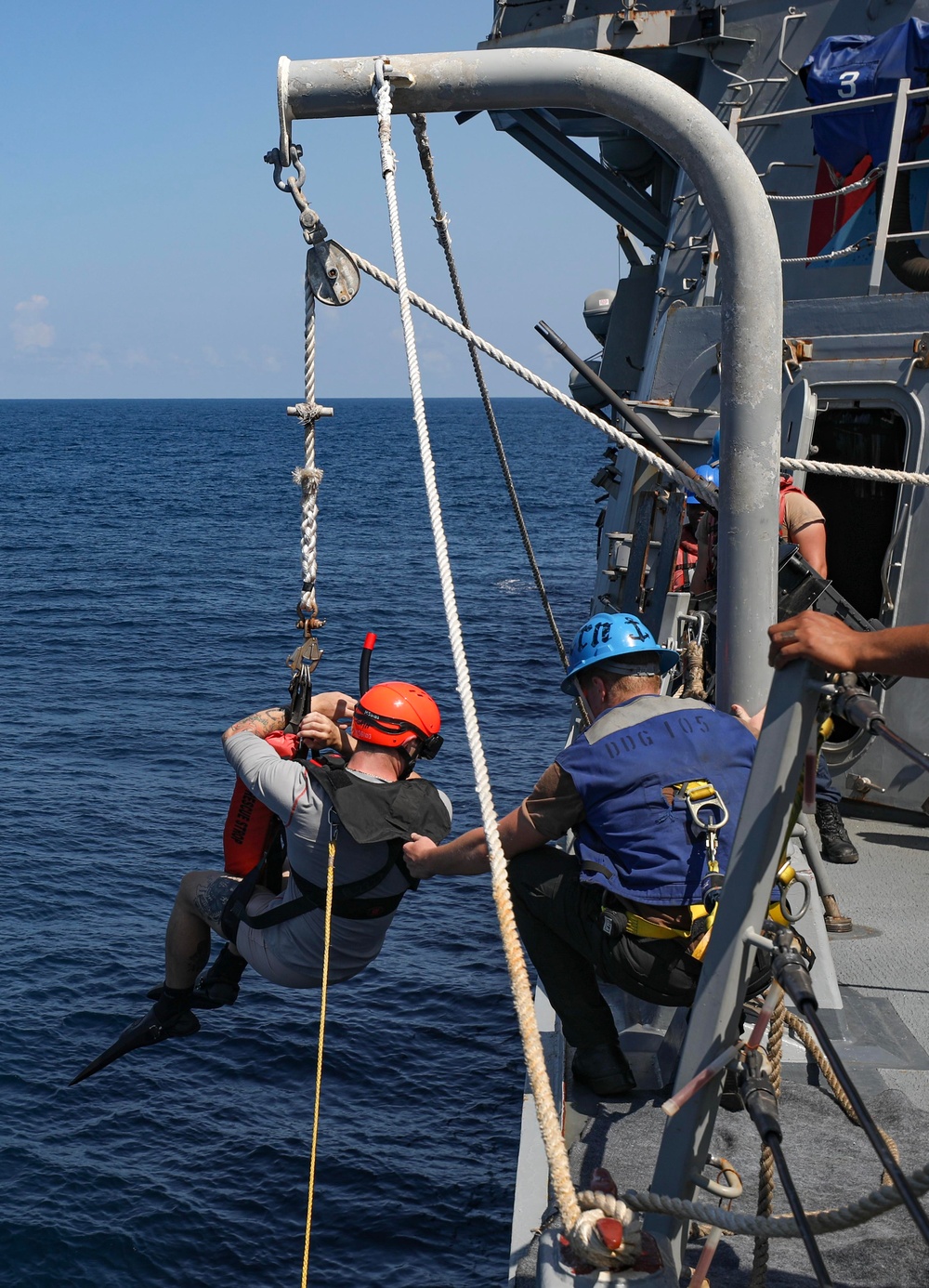 USS Dewey (DDG 105) Conducts Search and Rescue Swimmer Drill While Operating in the Bay of Bengal