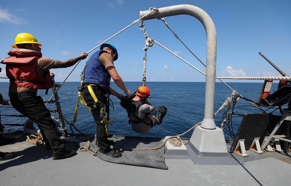 USS Dewey (DDG 105) Conducts Search and Rescue Swimmer Drill While Operating in the Bay of Bengal