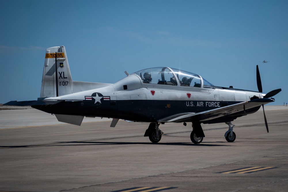 Feb. 14, 2024 T-6A Texan II take offs at Laughlin AFB